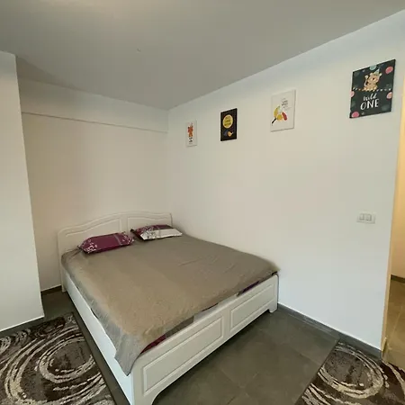 Benny Gold Apartment *