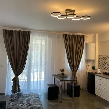 Benny Gold Apartment *